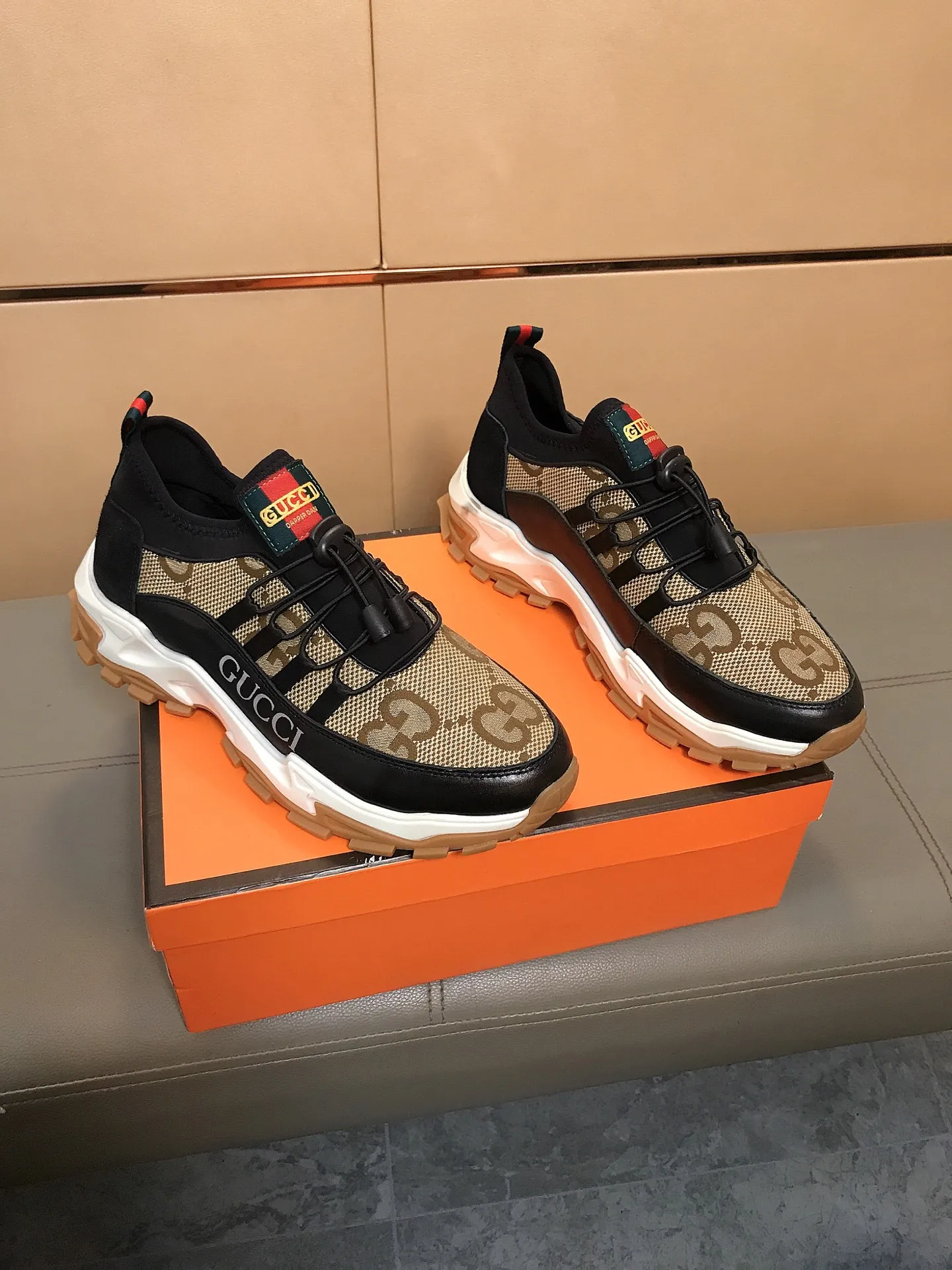 Men's shoes 240 👟👟〈GUCCI〉 New casual shoes, luxury and fashionable high-end products👉👉The perfect last shape makes this shoe immediately create a strong aristocratic atmosphere. Imported cowhide + brand printed fabric, sheepskin feet, rubber outsole super wear-resistant😍☕️Number of yards: 38～44